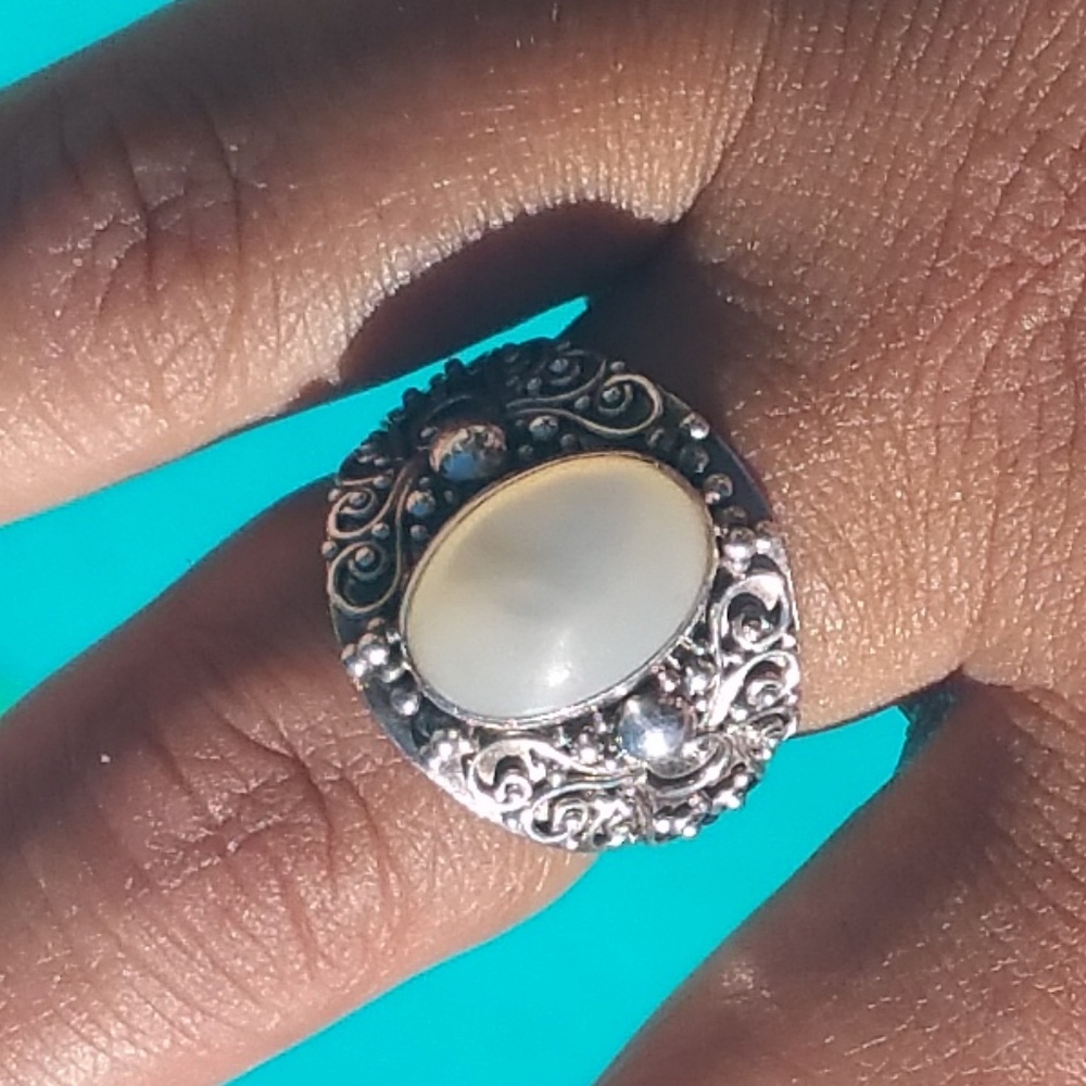 Beautiful Silver Ring - Picture 5 of 5